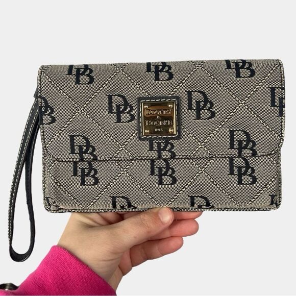 Dooney & Bourke Maxi Quilt Milly Wristlet NWOT $118 MSRP